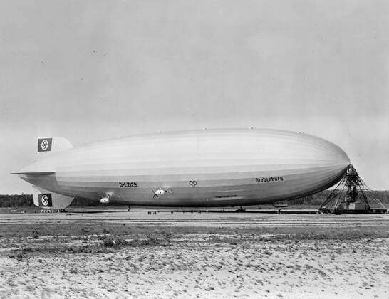 Photograph of the Hindenburg Airship 1936 the airship Hindenburg in Lakehurst, New Jersey 1936 Copyright: xPhoto12 AnnxRonanxPicturexLibraryx ARP18A29386