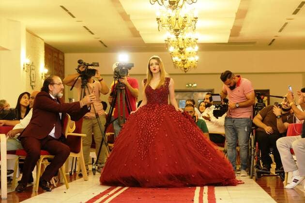 (190803) -- BAGHDAD, Aug. 3, 2019 (Xinhua) -- A model presents a creation by Iraqi designers Ahmed al-Budairi and Inas al-Tamimi during a fashion show in Baghdad, Iraq, on Aug. 3, 2019. (Xinhua Khalil Dawood) IRAQ-BAGHDAD-FASHION SHOW 