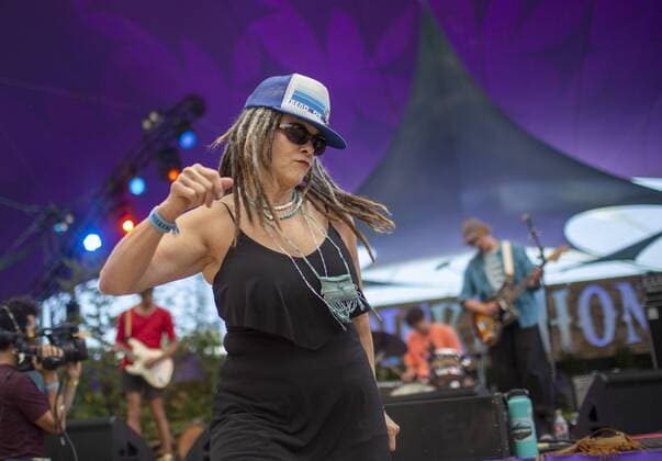 August 4, 2019, Happy Valley, Oregon, U.S: A woman with dread locks dances as the Canadian band Map Eyes performs at Pickathon Music festival in Happy Valley Oregon August 4, 2019. Happy Valley U.S. - ZUMAb190 20190804_znp_b190_005 Copyright: xNataliexBehringx