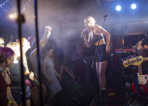 August 4, 2019, Happy Valley, Oregon, U.S: Miya Folick performs at Pickathon Music festival in Happy Valley Oregon August 4, 2019. Happy Valley U.S. - ZUMAb190 20190804_znp_b190_027 Copyright: xNataliexBehringx