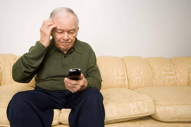  Confused elderly man with remote control ,model released, Symbolfoto,property released  Copyright: xXiXinXingx Panthermedia21996689