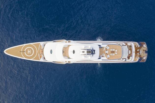 Entertainment Themen der Woche KW32 Luftaufnahme 111,5 Meter lange Motoryacht TIS, 2018 ausgeliefert von der deutschen Werft Lürssen Yachts an den russischen Milliardär Alexei Fedorychev Alexej Fedoritschew, ehemaliger Eigentümer des FC Dynamo Moskau, Wohnsitz Monaco. Angeblich ging die Yacht wegen Zahlungsverzug des Eigners zwischenzeitlich zurück in das Eigentum der Werft und wurde für 275 Millionen Euro zum Verkauf angeboten. Hier vor Anker am Cap Ferrat, Departement Alpes-Maritimes, Region Provence-Alpes-Cote d Azur, Südfrankreich, Frankreich, Mittelmeer *** Aerial photograph 111.5 metre long motor yacht TIS, 2018 delivered by the German shipyard Lürssen Yachts to the Russian billionaire Alexei Fedorychev Alexej Fedoritschew, former owner of FC Dynamo Moscow, resident Monaco The yacht was allegedly returned to the shipyards property in the meantime due to the owne