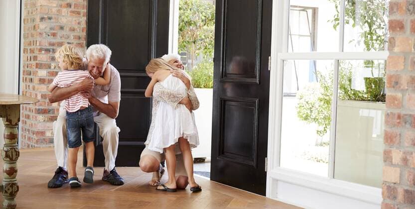  Visiting grandparents bend and kneel to hug grandchildren ,model released, Symbolfoto,property released  Copyright: xMonkeybusinessx Panthermedia25729185