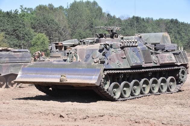 Panzer der Bundeswehr im Gefechtsübungszentrum Pionierpanzer Dachs der Bundeswehr während einer Übung. Gardelegen Sachsen-Anhalt Deutschland *** German Armed Forces tanks in the combat training centre German Armed Forces Pioneer Tank Badger during an exercise Gardelegen Saxony Anhalt Germany