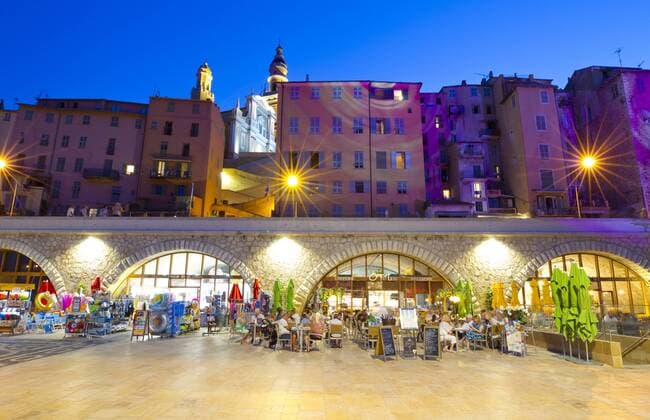 Frankreich, Klassikmusikfestival in Menton Menton, France - August 09, 2019: The 70th Festival de Musique Menton Classical Music Festival at the Parvis de la Basilique, Musikfestival, Musik, Sommer, Summer, Vacation, blue hour, 70th Festival de Musique Menton, Atmosphere