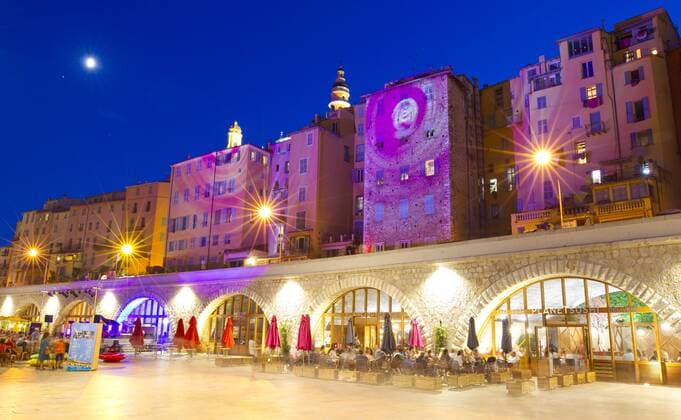 Frankreich, Klassikmusikfestival in Menton Menton, France - August 09, 2019: The 70th Festival de Musique Menton Classical Music Festival at the Parvis de la Basilique, Musikfestival, Musik, Sommer, Summer, Vacation, blue hour, 70th Festival de Musique Menton, Atmosphere