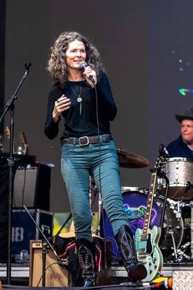 August 10, 2019, San Francisco, California, U.S: EDIE BRICKELL during Outside Lands Music Festival at Golden Gate Park in San Francisco, California San Francisco U.S. - ZUMAs135 20190810_zap_s135_064 Copyright: xDanielxDeSloverx