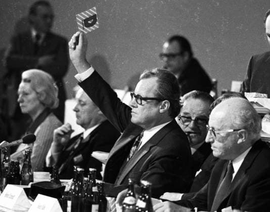 Der 15. ordentliche Parteitag der SPD 1973 DEU, Deutschland, Hannover: Der 15. ordentliche Parteitag der SPD in der Stadthalle in Hannover unterstuetzte die Linie der Bundesregierung unter Willy Brandt am 14.4.1973.Heinz Kühn, Herbert Wehner, Willy Brandt, Georg Leber, Annemarie Renger von rechts DEU, Germany, Hanover: The 15th ordinary party conference of the SPD in the Stadthalle in Hanover supported the line of the federal government under Willy Brandt on 14.4.1973. Niedersachsen