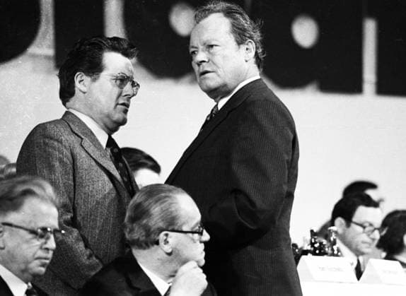 Der 15. ordentliche Parteitag der SPD 1973 DEU, Deutschland, Hannover: Der 15. ordentliche Parteitag der SPD in der Stadthalle in Hannover unterstuetzte die Linie der Bundesregierung unter Willy Brandt am 14.4.1973.Willy Brandt, Herbert Wehner, GünterGuileaume (Stasi-Spion) Alfred Nau von rechts DEU, Germany, Hanover: The 15th ordinary party conference of the SPD in the Stadthalle in Hanover supported the line of the federal government under Willy Brandt on 14.4.1973. Niedersachsen