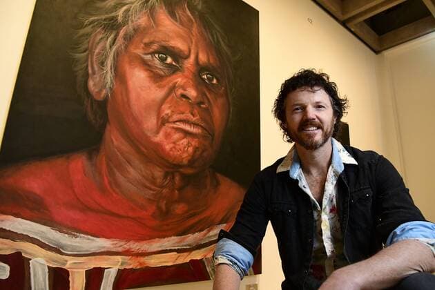 ARCHIBALD PEOPLE?S CHOICE AWARD, Artist David Darcy poses for a photograph in front of his portrait of Aboriginal Elder Daisy Tjuparntarri Ward at the Art Gallery of NSW in Sydney, Wednesday, August 14, 2019. David Darcy s portrait of Daisy, Tjuparntarri - Women s Business , has won the 2019 Archibald People s Choice award. ( NO ARCHIVING, EDITORIAL USE ONLY, NO USE IN BOOKS WITHOUT CONSENT SYDNEY NSW AUSTRALIA  Copyright: xBIANCAxDExMARCHIx 20190814001413241483