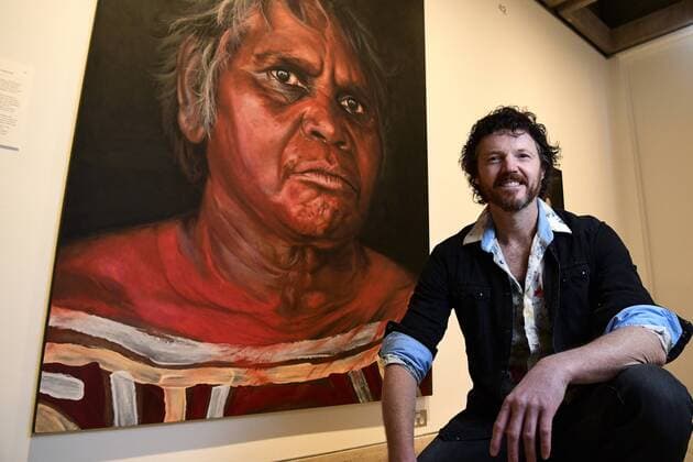 ARCHIBALD PEOPLE?S CHOICE AWARD, Artist David Darcy poses for a photograph in front of his portrait of Aboriginal Elder Daisy Tjuparntarri Ward at the Art Gallery of NSW in Sydney, Wednesday, August 14, 2019. David Darcy s portrait of Daisy, Tjuparntarri - Women s Business , has won the 2019 Archibald People s Choice award. ( NO ARCHIVING, EDITORIAL USE ONLY, NO USE IN BOOKS WITHOUT CONSENT SYDNEY NSW AUSTRALIA  Copyright: xBIANCAxDExMARCHIx 20190814001413241598