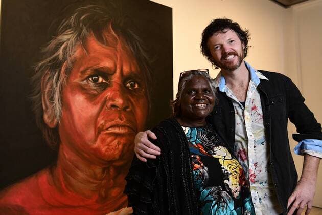 Entertainment Bilder des Tages ARCHIBALD PEOPLE?S CHOICE AWARD, Aboriginal Elder Daisy Tjuparntarri Ward (left) and artist David Darcy pose for a photograph in front of David s portrait of Daisy at the Art Gallery of NSW in Sydney, Wednesday, August 14, 2019. David Darcy s portrait of Daisy, Tjuparntarri - Women s Business , has won the 2019 Archibald People s Choice award. ( NO ARCHIVING, EDITORIAL USE ONLY, NO USE IN BOOKS WITHOUT CONSENT SYDNEY NSW AUSTRALIA  Copyright: xBIANCAxDExMARCHIx 20190814001413241530