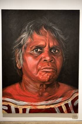 ARCHIBALD PEOPLE?S CHOICE AWARD, A painting of Aboriginal Elder Daisy Tjuparntarri Ward by artist David Darcy is seen at the Art Gallery of NSW in Sydney, Wednesday, August 14, 2019. David Darcy s portrait of Daisy, Tjuparntarri - Women s Business , has won the 2019 Archibald People s Choice award. ( NO ARCHIVING, EDITORIAL USE ONLY, NO USE IN BOOKS WITHOUT CONSENT SYDNEY NSW AUSTRALIA  Copyright: xBIANCAxDExMARCHIx 20190814001413241543