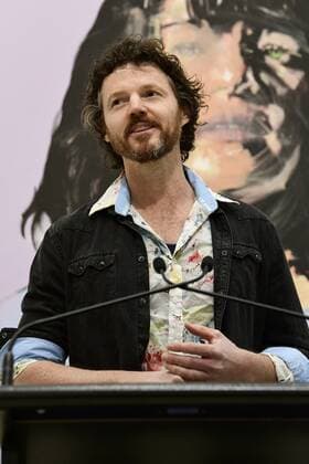 ARCHIBALD PEOPLE?S CHOICE AWARD, Artist David Darcy speaks to the media after being announced as the 2019 Archibald People s Choice award winner at the Art Gallery of NSW in Sydney, Wednesday, August 14, 2019. David Darcy s portrait of Daisy, Tjuparntarri - Women s Business , has won the 2019 Archibald People s Choice award. ( NO ARCHIVING, EDITORIAL USE ONLY, NO USE IN BOOKS WITHOUT CONSENT SYDNEY NSW AUSTRALIA  Copyright: xBIANCAxDExMARCHIx 20190814001413256965