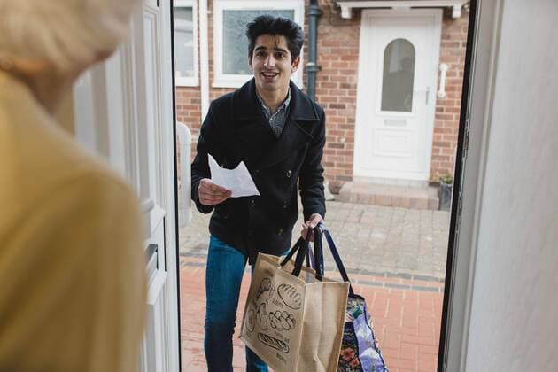  Delivering Groceries to an Elderly Woman ,model released, Symbolfoto,property released  Copyright: xDGLimagesx Panthermedia26466146
