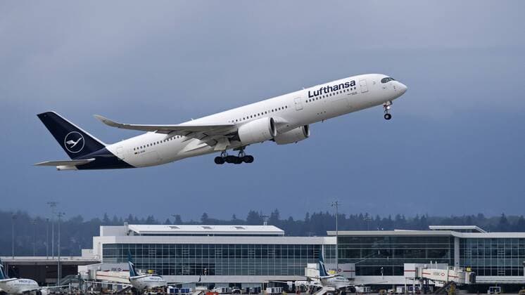 August 11, 2019, Richmond, British Columbia, Canada: A Lufthansa Airbus A350-900 (D-AIXK) XWB (extra wide-body) jet airliner takes off from Vancouver International Airport, Richmond, B.C. on Sunday, August 11, 2019. Richmond Canada - ZUMAs202 20190811_zap_s202_005 Copyright: xBaynexStanleyx