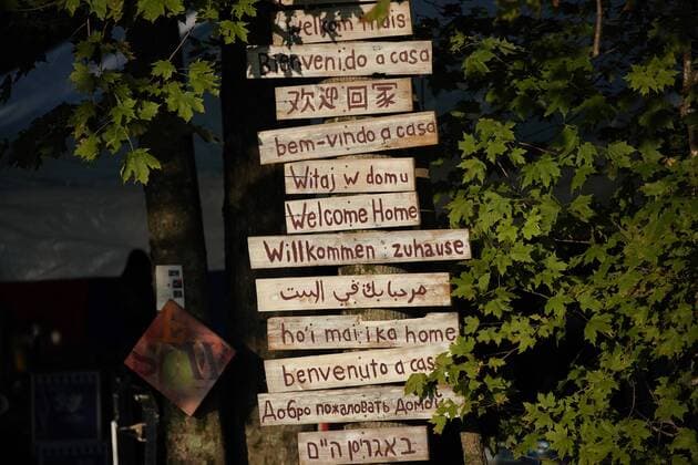 Entertainment Bilder des Tages Welcome Home signs hang at an entrance to the camp site at the Yasgur Road Reunion celebrating the 50th anniversary of the Woodstock Music Festival at Yasgur Farm on Friday, August 16, 2019 in Bethel, New York. Woodstock was a music festival held August 15Ð18, 1969, which attracted an audience of more than 400,000 and is widely regarded as a pivotal moment in popular music history.  NYP20190816145 JOHNxANGELILLO