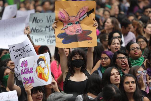 News Bilder des Tages Women take part in a protest against sexual abuse by members of the police, in Mexico City, Mexico, 16 August 2019. Hundreds of people took the streets nationwide to protest against instances of police abuse against women. Protest against sexual violence in Mexico !ACHTUNG: NUR REDAKTIONELLE NUTZUNG!  Copyright: xSASHENKAxGUTIERREZx AME7741 20190817-637016275747892725