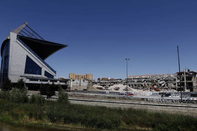 Vicente Calderon stadium continues its demolition Appearance of the facade of the football stadium Vicente Calderon of the Sports Club Atletico of Madrid, which continues with the demolition work in Madrid (Spain). Opened on October 2, 1966, the Vicente Calderon stadium was the home of the rojiblanco club for 51 years, has a capacity of 54,907 seats, with its grandstand divided into two levels, forming two continuous rings. Madrid Madrid Spain Vicente Calderon stadium  HugoxOrtuno