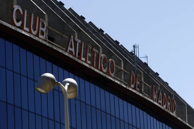 Vicente Calderon stadium continues its demolition Appearance of the facade of the football stadium Vicente Calderon of the Sports Club Atletico of Madrid, which continues with the demolition work in Madrid (Spain). Opened on October 2, 1966, the Vicente Calderon stadium was the home of the rojiblanco club for 51 years, has a capacity of 54,907 seats, with its grandstand divided into two levels, forming two continuous rings. Madrid Madrid Spain Vicente Calderon stadium  HugoxOrtuno
