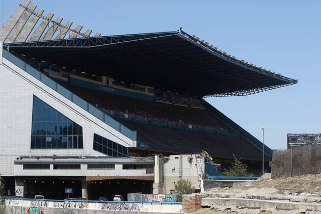Vicente Calderon stadium continues its demolition Appearance of the facade of the football stadium Vicente Calderon of the Sports Club Atletico of Madrid, which continues with the demolition work in Madrid (Spain). Opened on October 2, 1966, the Vicente Calderon stadium was the home of the rojiblanco club for 51 years, has a capacity of 54,907 seats, with its grandstand divided into two levels, forming two continuous rings. Madrid Madrid Spain Vicente Calderon stadium  HugoxOrtuno