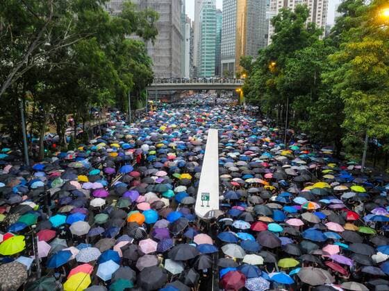News Themen der Woche KW33 News Bilder des Tages A massive crowd of protesters under umbrellas leave an anti-government rally in Hong Kong s Victoria Park on August 18, 2019. Organizers estimated 1.7 million people turned out for the demonstration.  HON2019081812 THOMASxMARESCA