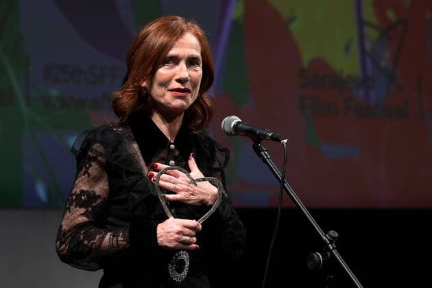 Entertainment Bilder des Tages (190818) -- SARAJEVO, Aug. 18, 2019 (Xinhua) -- French actress Isabelle Huppert speaks after receiving the Honorary Heart of Sarajevo award during the Sarajevo Film Festival in Sarajevo, Bosnia and Herzegovina, on Aug. 18, 2019. Isabelle Huppert has received on Sunday the Honorary Heart of Sarajevo, the highest award at the 25th Sarajevo Film Festival (SFF), for her exceptional contribution to the art of film. (Photo by Nedim Grabovica Xinhua) BOSNIA AND HERZEGOVINA-SARAJEVO-FILM FESTIVAL-FRENCH ACTRESS-TOP AWARD 