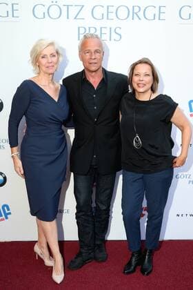 GOETZ GEORGE PRIZE 2019 Marika George, Klaus Behrendt and Tanja George on the Red Carpet for the GOETZ GEORGE PRIZE on 19 August 2018 in the Astor Film Lounge The endowed prize shall commemorate this lifes work of Goetz George Berlin Charlottenburg Berlin Germany