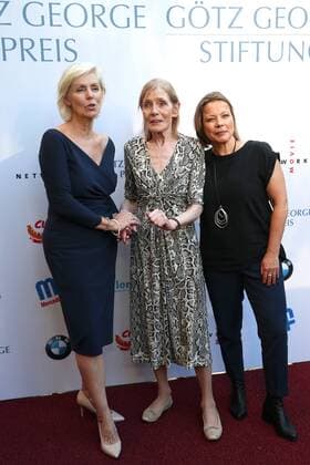 Award GOETZ GEORGE PRIZE 2019 Prize winner Margit Carstensen together with Marike George links and Tanja George at the Red Carpet for the award of the GOETZ GEORGE PRIZE on 19 August 2018 in the Astor Film Lounge The endowed prize shall commemorate this lifes work of Goetz George Berlin Charlottenburg Berlin Germany