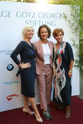 Award GOETZ GEORGE PRIZE 2019 Marika George, Claudia Michelsen and Muriel Baumeister on the Red Carpet for the award of the GOETZ GEORGE PRIZE on 19 August 2018 in the Astor Film Lounge The endowed prize shall commemorate this lifes work of Goetz George Berlin Charlottenburg Berlin Germany