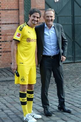 Hamburg, the 19 08 2019 Comedian Matze Matthias Knop, dressed as Mats Hummels, conducts an interview with BVB Managing Director Hans Joachim Watzke before the presentation of the Sport Bild Award 2019 in Hamburg The festive gala took place in the Fischauktionshalle Prominent guests at the Sportbild Award 2019 in Hamburg, Hamburg St Pauli Hamburg Germany