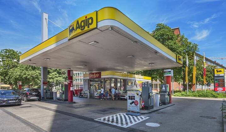 Agip petrol station, Munich, Upper Bavaria, Bavaria, Germany, Europe Copyright: imageBROKER/ManfredxBail iblabc04993789.jpg