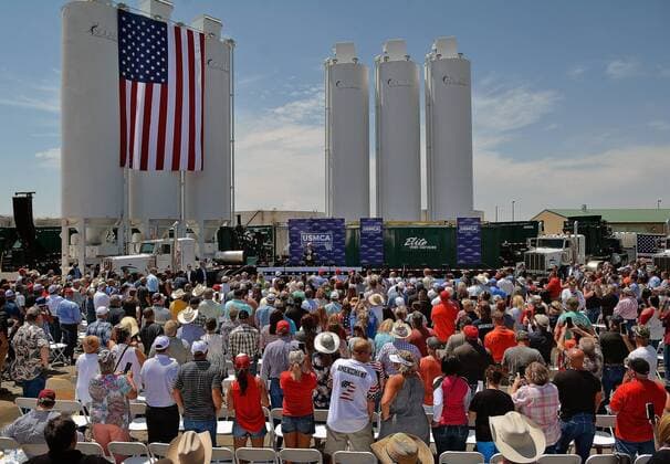 August 21, 2019, Artesia, NM, USA: Vice President Mike .Pence speaks to the crowd of over 500 supports at Elite Well Services in Artesia, NM. Wednesday, Aug. 21, 2019. Artesia USA - ZUMAab1_ 20190821_zaf_ab1_011 Copyright: xJimxThompsonx