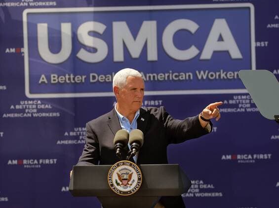August 21, 2019, Artesia, NM, USA: Vice President Mike .Pence speaks to the crowd of over 500 supports at Elite Well Services in Artesia, NM. Wednesday, Aug. 21, 2019. Artesia USA - ZUMAab1_ 20190821_zaf_ab1_013 Copyright: xJimxThompsonx