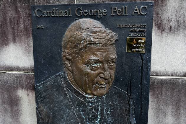 GEORGE PELL PLAQUE SYDNEY, A plate reading and convicted paedophile is seen on the plaque of former Sydney Archbishop George Pell at St Mary s Cathedral in Sydney, Thursday, August 22, 2019. Well-known comedian Charles Firth reattached the gold-coloured plate after it was removed. ( NO ARCHIVING, EDITORIAL USE ONLY, NO USE IN BOOKS WITHOUT CONSENT SYDNEY NSW AUSTRALIA  Copyright: xBIANCAxDExMARCHIx 20190822001414348376