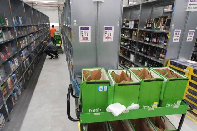 Berlin, Amazon Freshs warehouse in Tegel am Borsigturm The food delivery service offers 85,000 items in its online supermarket, from drinks to milk and butter to fresh and frozen food Berlin Berlin Deutschland Copyright: xKai-UwexHeinrichxTSPx
