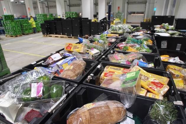 Berlin, Amazon Freshs warehouse in Tegel am Borsigturm The food delivery service offers 85,000 items in its online supermarket, from drinks to milk and butter to fresh and frozen food Berlin Berlin Deutschland Copyright: xKai-UwexHeinrichxTSPx
