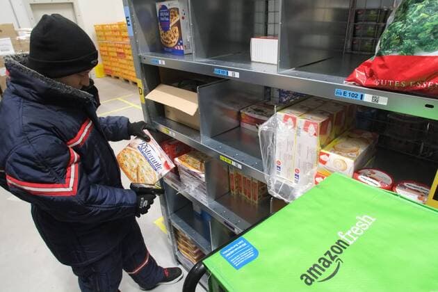 Berlin, Amazon Freshs warehouse in Tegel am Borsigturm The food delivery service offers 85,000 items in its online supermarket, from drinks to milk and butter to fresh and frozen food Berlin Berlin Deutschland Copyright: xKai-UwexHeinrichxTSPx