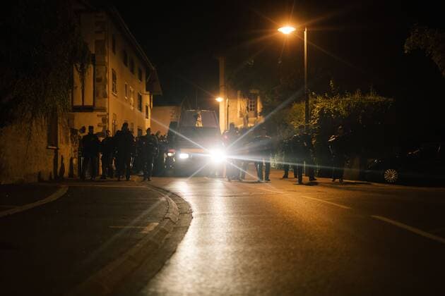 22 8 2019 Nocturnal punk concert in front of police accommodation G7 in Biarritz From 24 to 26 August, the annual G7 summit takes place in Biarritz in southern France In the small town of Ustaritz, a punk band played in front of the accommodation of police officers deployed to deprive them of their sleep Copyright: xMichaelxTrammerx