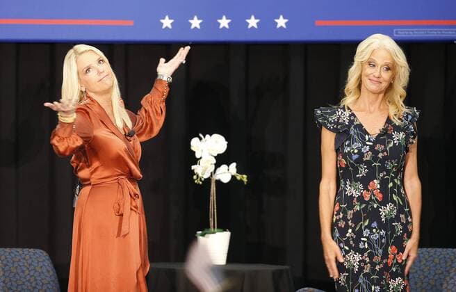 News Themen der Woche KW34 Entertainment Bilder des Tages August 22, 2019, Tampa, Florida, USA: Former Florida Attorney General Pam Bondi, left, and Kellyanne Conway talk on stage during the Women for Trump o™An Evening to Empowero event held at the Tampa Convention Center in downtown on Thursday, August 22, 2019. Tampa Women for Trump host o™An Evening to Empowero, a campaign coalition event centered around the 99th anniversary of the ratification of the 19th amendment at the Tampa Convention Center in downtown Tampa, Florida. Tampa USA - ZUMAs70_ 20190822_zan_s70_116 Copyright: xOctavioxJonesxxx xxxTimesx