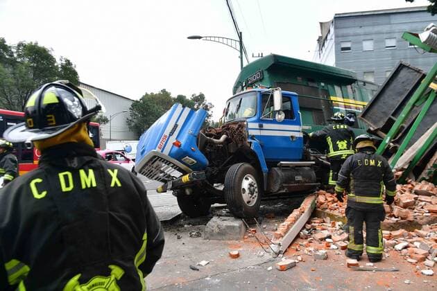 Mexiko, Schwerer Unfall mit Zug und LKW August 22, 2019: EUM20190822SOC11.JPG .CIUDAD DE MEXICO. AccidentAccidente-Tren.- 22 de agosto de 2019. El operador de un vehiculo carguero resulto lesionado luego que un tren lo impactara cuando intento ganarle el paso sobre Eje 5 Norte, alcaldia Azcapotzalco. Segun reportes preliminares, la locomotora arrastraba vagones con arena mientras que el camion de carga trasladaba material metalico. Foto: Agencia EL UNIVERSALHugo GarciaEELG  - ZUMAu78_ 20190822_zaf_u78_068 Copyright: xElxUniversalx