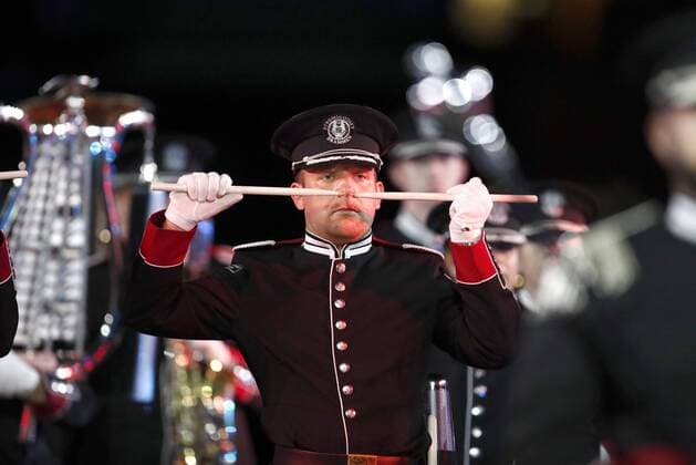 Russland, MilitÃ¤rmusik-Festival in Moskau MOSCOW, RUSSIA - AUGUST 23, 2019: Members of the Stromsgodset Musikkorps marching band of Norway perform during the opening ceremony of the 12th Spasskaya Tower International Military Music Festival in Red Square. Artyom Geodakyan TASS  TS0B79B8