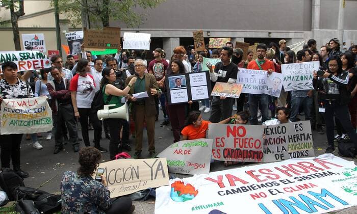 A group of people participate in a demonstration to call attention to the fires of the Amazon jungle and in rejection of the situation management by the Government of the president of Brazil, Jair Bolsonaro, in front of the Brazilian Embassy in Mexico City, Mexico, 23 August 2019. The fires, the most serious of recent years, round up the anti-environmentalist discourse of Bolsonaro, who since his election campaign made clear his lack of interest in issues related to the environment and conservation. The intensification of the fires caused by the severe drought, the high temperatures and the advance of deforestation in the Brazilian Amazon aroused a mass reaction from the international community, which criticizes Bolsonaro s speech and the Government s lack of reaction to face the natural disaster. Protest in Santiago for the fires that  Copyright: xMarioxGuzmanx AME9741 20190824-637022088104348418