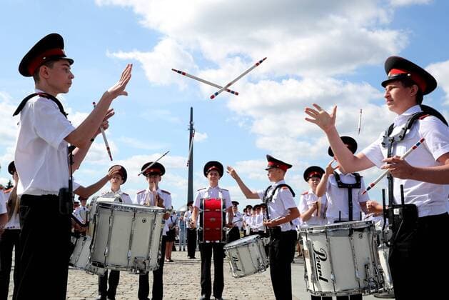 News Bilder des Tages MOSCOW, RUSSIA - AUGUST 24, 2019: Massed band musicians of Moscow s secondary school No 1770 perform on the Poklonnaya Hill at the festival of children s wind bands as part of the 2019 Spasskaya Tower International Military Music Festival. Mikhail Tereshchenko TASS  TS0B7A17