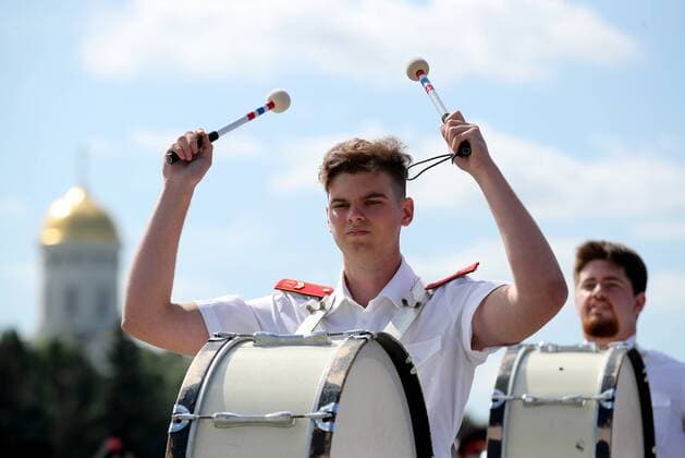 MOSCOW, RUSSIA - AUGUST 24, 2019: Massed band musicians of Moscow s secondary school No 1770 perform on the Poklonnaya Hill at the festival of children s wind bands as part of the 2019 Spasskaya Tower International Military Music Festival. Mikhail Tereshchenko TASS  TS0B7A1A