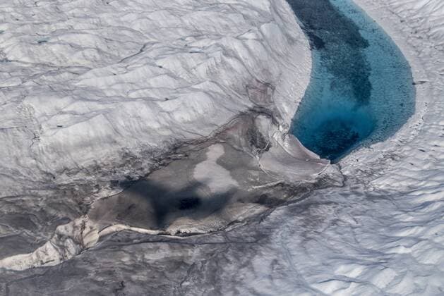IMAGO Nature: Unsere Erde, Klimawandel, Gletscherschmelze Grönland, Eindrücke vom Schmelzen der Gletscher Indlandsisen naer Nuuk i Groenland, soendag den 18. august 2019. Der samles smeltevand flere steder paa isen.. , Nuuk Denmark *** Inland ice reaches Nuuk in Greenland, Sunday, August 18, 2019 Melting water collects in several places on the ice, Nuuk Denmark,  Copyright: RitzauxScanpix MadsxClausxRasmussenx COP106 spdk20190824-141819-L