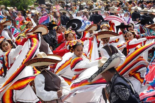 Some 882 dancers broke the Guinness Record of the world s biggest folk dance in Guadalajara, Mexico, 24 August 2019, as part of the Mariachi and Charreria International Meeting that runs until September 2. Dressed in colorful traditional costumes, dancers of all ages danced to the rhythm of the traditional Mexican song El jarabe tapatio , an icon of this city, played by a group of mariachis who attend this annual meeting. Mexico achieves the Guinness record of the world s greatest folk dance !ACHTUNG: NUR REDAKTIONELLE NUTZUNG!  Copyright: xFranciscoxGuascox AME9961 20190825-637023011288889951