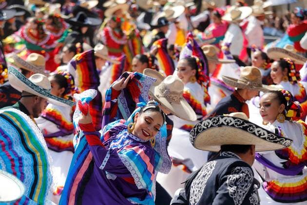 Some 882 dancers broke the Guinness Record of the world s biggest folk dance in Guadalajara, Mexico, 24 August 2019, as part of the Mariachi and Charreria International Meeting that runs until September 2. Dressed in colorful traditional costumes, dancers of all ages danced to the rhythm of the traditional Mexican song El jarabe tapatio , an icon of this city, played by a group of mariachis who attend this annual meeting. Mexico achieves the Guinness record of the world s greatest folk dance !ACHTUNG: NUR REDAKTIONELLE NUTZUNG!  Copyright: xFranciscoxGuascox AME9956 20190825-637023011302639776