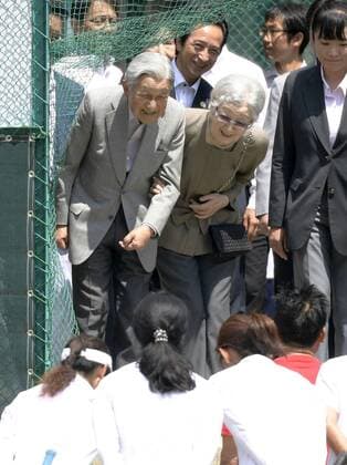 Japan s former emperor and empress in Karuizawa summer resort Former Japanese Emperor Akihito and Empress Michiko talk to people at a tennis court in Karuizawa, a summer resort town in central Japan, on Aug. 25, 2019. The two first met there in 1957. (Pool photo) 