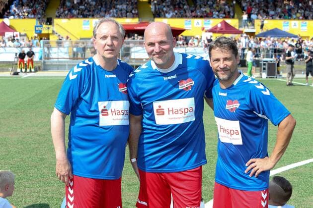 Hamburg Olli Dittrich Stefan Schnoor Patrick Bach at the Charity Football Event Kicking with heart at the Sports Field SC Victoria Hoheluft Stadium in Hamburg on 25 8 2019